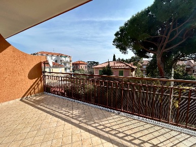 Foto Appartamento a Loano Centro di 87 m² con 4 locali in vendita