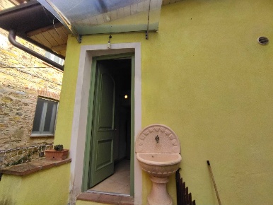 Foto Casa indipendente in via provinciale per montemagno, Camaiore di 40 m²