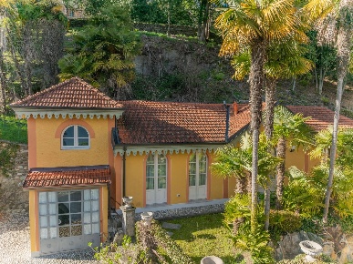 Foto Villa unifamiliare in Via santanna, Ghiffa di 370 m² con 5 locali