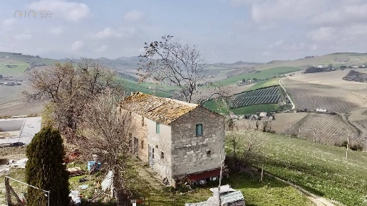 Foto Rustico in Contrada Corneto 21, Carassai di 110 m² con 5 locali