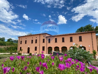 Foto Agriturismo in argine secchia sud 20, Quistello di 1850 m² in vendita