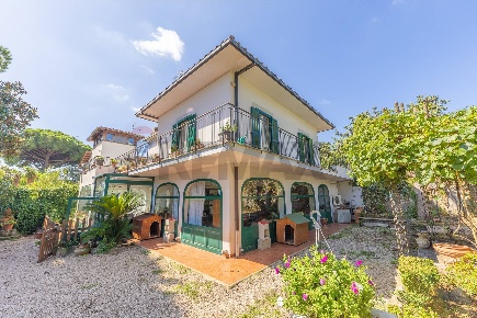 Foto Villa unifamiliare in Via Madonna degli Angeli 40, Velletri di 220 m²