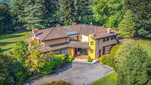 Foto Villa unifamiliare in Via marzabotto, Dormelletto di 1123 m²