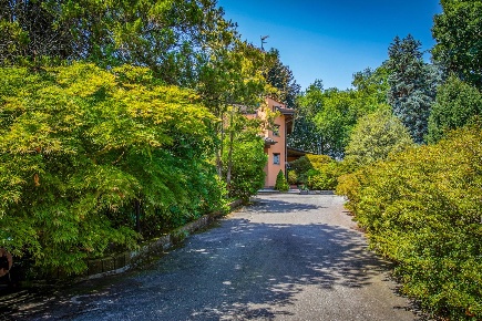 Foto Villa unifamiliare in Via marzabotto, Dormelletto di 1123 m²