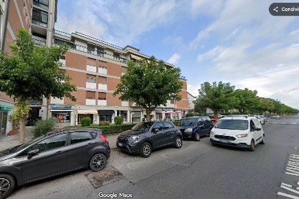 Foto Locale commerciale in via 24 maggio 75, Pisa di 77 m² con 2 locali