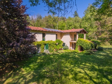 Foto Villa unifamiliare in Via Marconi, Cadrezzate con Osmate di 352 m²