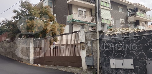 Foto Magazzino in Via Giacomo Leopardi 21, Gravina di Catania Centro