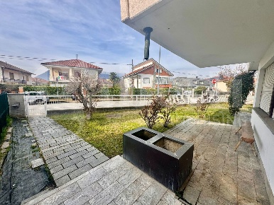 Foto Villa bifamiliare in dei Tigli, Bruino di 230 m² con 7 locali