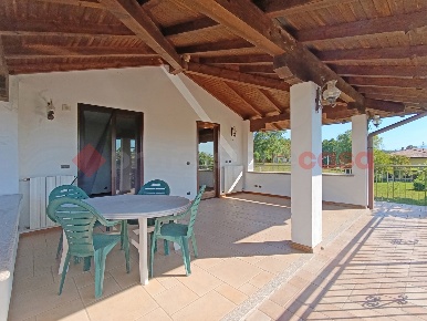 Foto Villa singola in borgomanero, Paruzzaro Centro di 265 m² con 4 locali