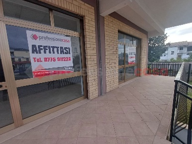 Foto Negozio in Via CASILINA SNC, Roccasecca Roccasecca Stazione di 60 m²