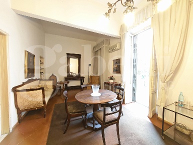 Foto Casa indipendente in Via DONI 33, Firenze di 200 m² con 5 locali
