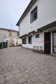 Foto Appartamento in Via del confine 12, Alatri di 120 m² con 4 locali