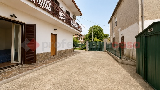 Foto Appartamento in Via del confine 12, Alatri di 120 m² con 4 locali
