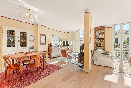 Foto Casa indipendente in Via Virgilio, Viareggio di 350 m² con 15 locali