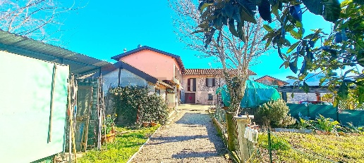 Foto Casa indipendente in Via San Biagio 42, Cittiglio Centro di 220 m²
