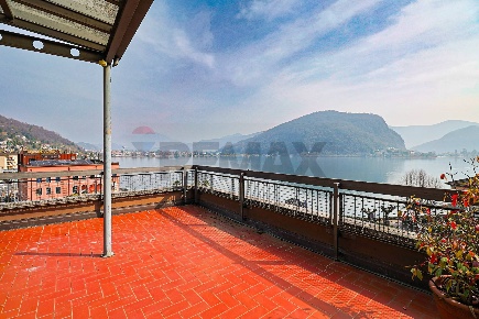 Foto Appartamento in Via Zanoni 30, Lavena Ponte Tresa Centro di 153 m²