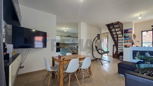 Foto Duplex in via Massera 52, Spoltore Centro di 129 m² con 6 locali