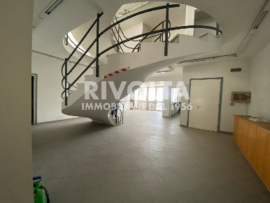 Foto Capannone industriale in Via dei Piani di Monte Savello, Roma Pavona