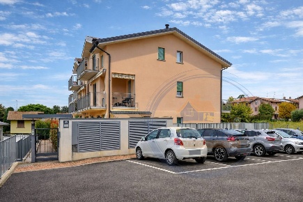 Foto Appartamento in via Cesare Battisti 46, Carnago Rovate di 142 m²