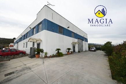 Foto Capannone industriale a Controguerra di 490 m² in vendita
