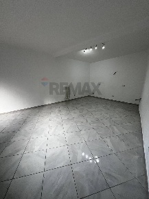 Foto Casa indipendente a Porto Valtravaglia Centro di 112 m² con 5 locali