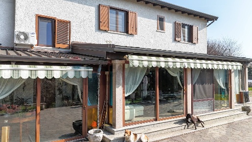 Foto Villa unifamiliare in via monte bisbino 30, Varese di 273 m²