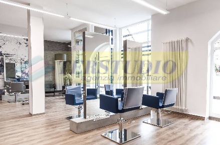 Foto Negozio in Viale Vittorio Veneto snc, Trezzo sull'Adda di 80 m²