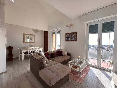 Foto Appartamento in Via Giuseppe Mendozza, Genova Quarto di 120 m²