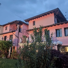 Foto Villa unifamiliare a Bernareggio Centro di 482 m² con 12 locali