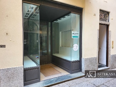 Foto Negozio in Via Bianchini 4A, Novara Centro Storico di 57 m² in affitto