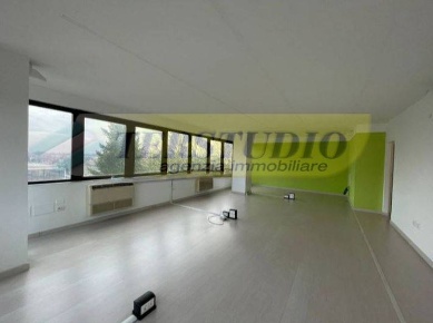 Foto Ufficio in Via Guglielmo Marconi snc, Vaprio d'Adda di 140 m²