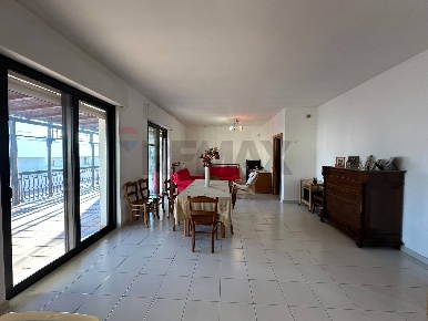 Foto Appartamento in Via Cianciaruso 42, Noicattaro Centro di 195 m²