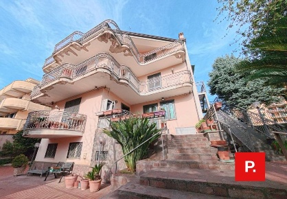 Foto Villa unifamiliare in via Lener, Caserta Petrarelle di 320 m²