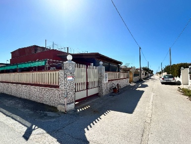 Foto Villa unifamiliare a Pachino Granelli di 85 m² con 7 locali in vendita