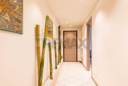 Foto Ufficio in Viale Matteotti 13, Arona Centro di 73 m² con 3 locali