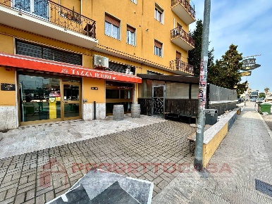 Foto Attività commerciale in Via Enrico Toti 33-35, Porto d'Ascoli