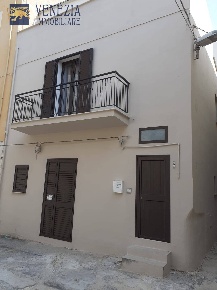 Foto Casa indipendente in via San Vito, Sciacca di 90 m² con 5 locali