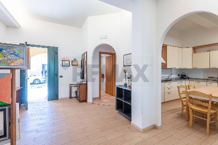 Foto Appartamento in Via Emilia 23, Ispica Centro di 239 m² con 9 locali