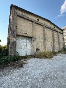 Foto Capannone industriale in principe lancellotti, Lauro di 600 m²