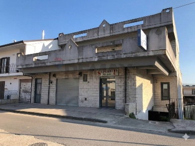 Foto Locale commerciale a Carinola Centro di 950 m² in vendita