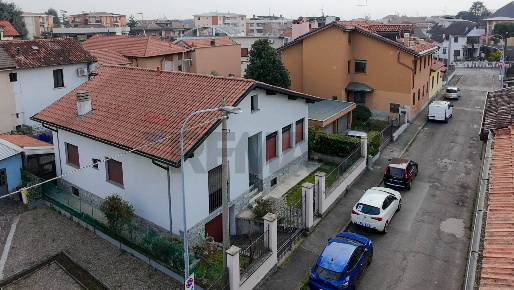 Foto Villa unifamiliare in Via Anselmo III 8, Rho San Giovanni di 160 m²