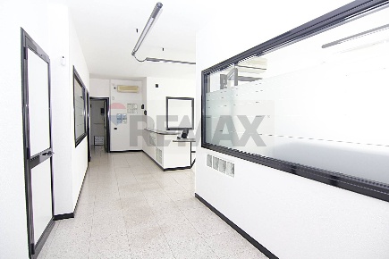 Foto Ufficio in Via Giuseppe Speroni, Varese Centro di 250 m² con 8 locali