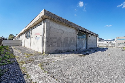 Foto Capannone industriale in Vicolo Roma 11, Medolago di 243 m² in affitto