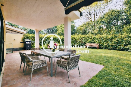 Foto Villa a schiera in LARGO DELL'OLGIATA 15, Roma di 140 m² con 4 locali