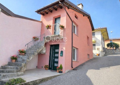 Foto Casa indipendente in VIA CICULE, Fagagna Madrisio di 99 m² in vendita