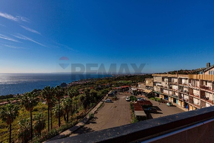 Foto Appartamento in Via Dei Ciclopi 83, Aci Catena Vambolieri I di 300 m²