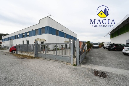 Foto Capannone industriale a Spinetoli Pagliare di 490 m² in vendita