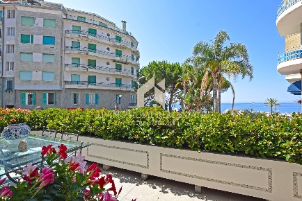 Foto Appartamento in Via Roma 4, Ospedaletti di 123 m² con 4 locali