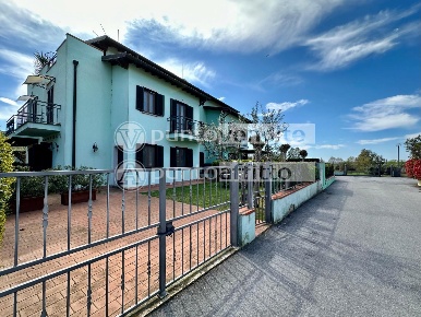 Foto Villa unifamiliare a Massarosa Massaciuccoli di 120 m² con 5 locali