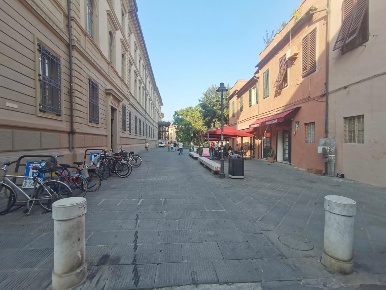 Foto Locale commerciale a Pisa Santa Maria di 45 m² con 1 locali in affitto